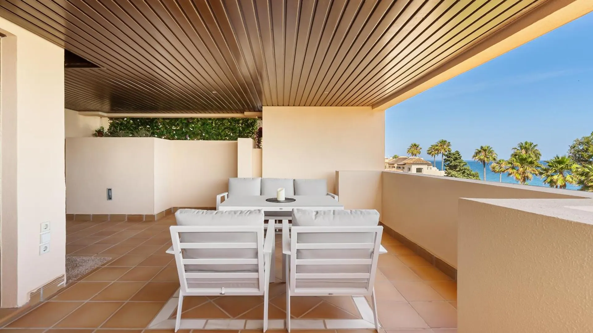 Seafront Bahia De La Plata Apartment Estepona