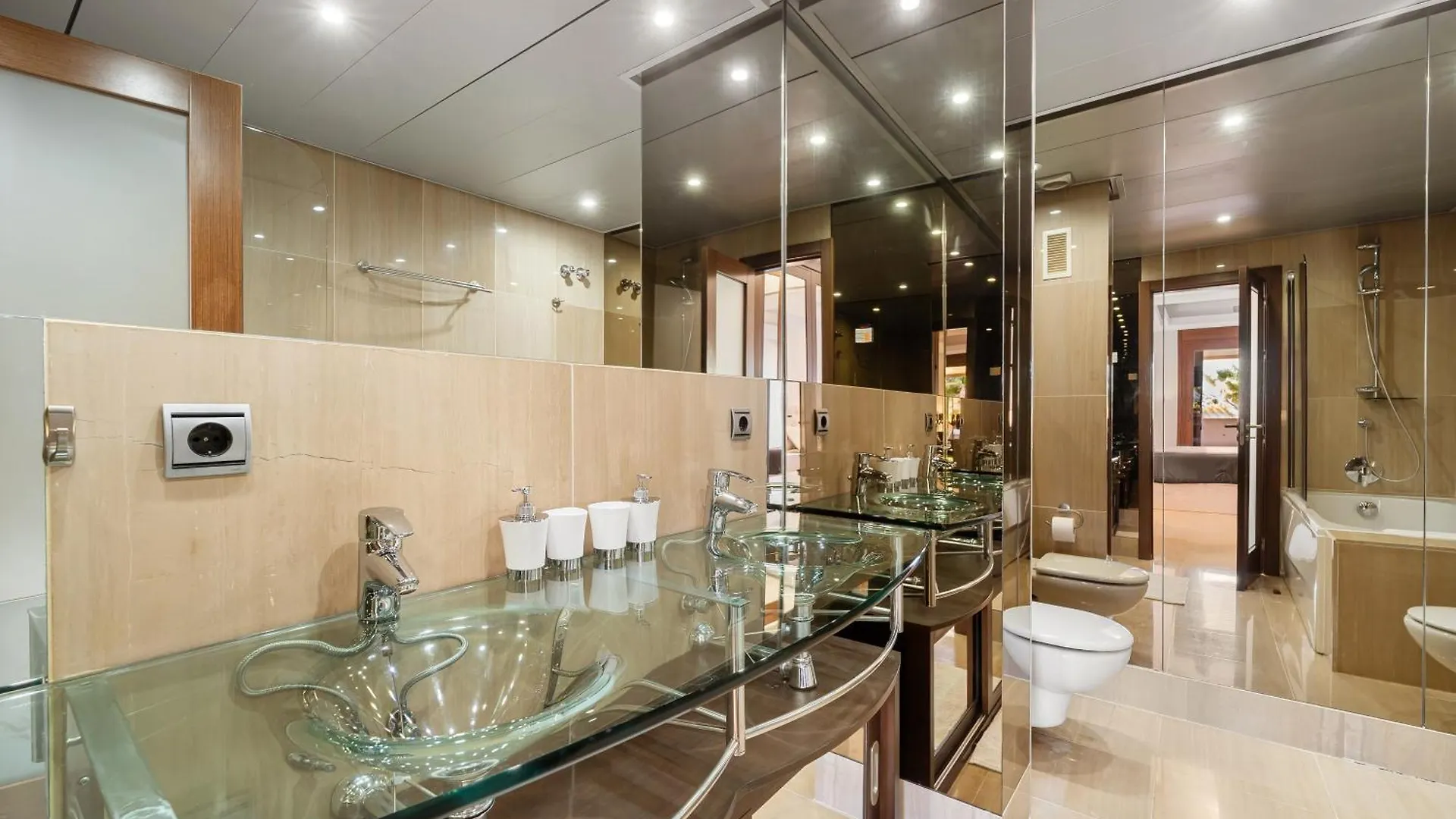 Seafront Bahia De La Plata Apartment Estepona