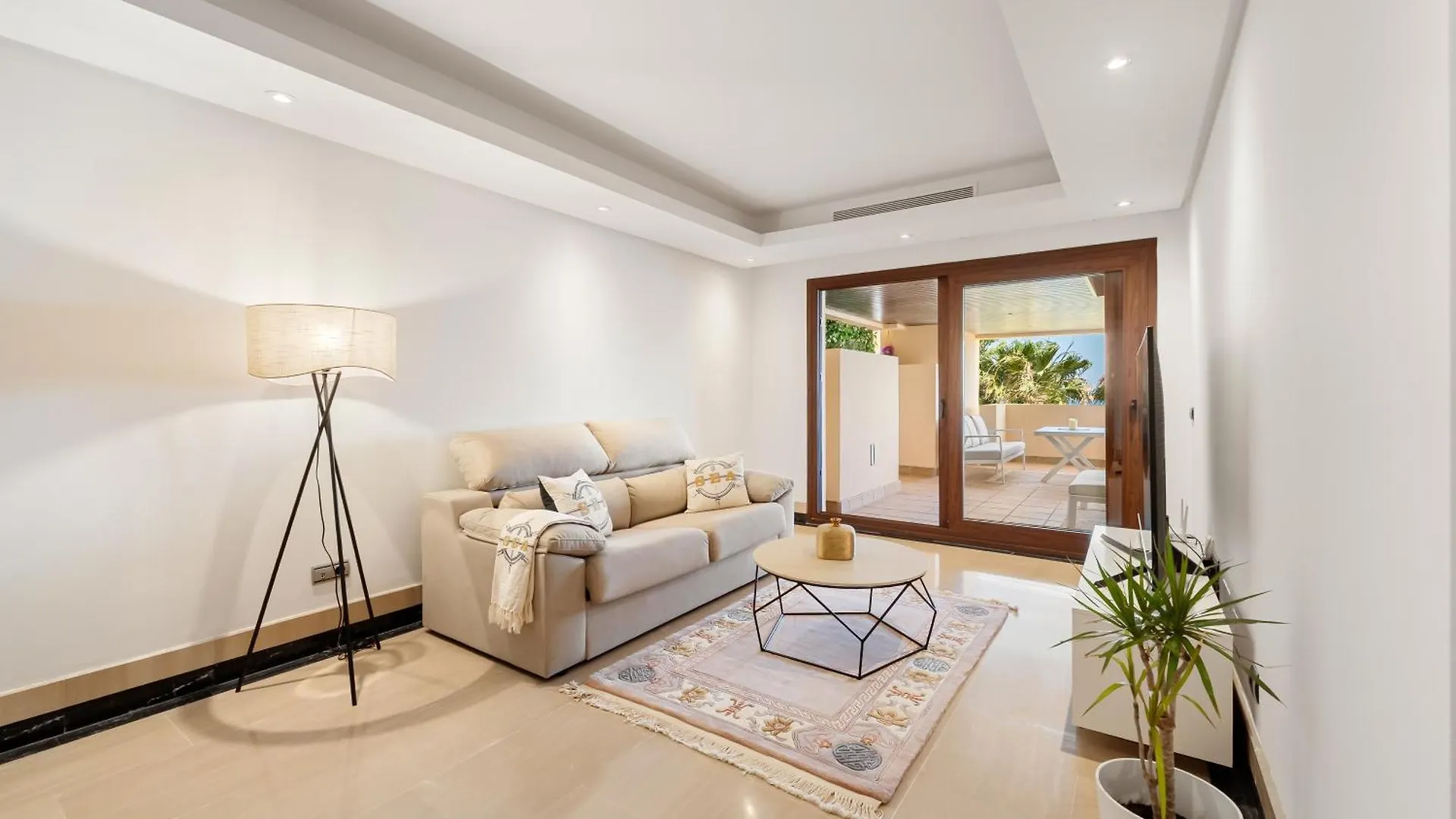 Seafront Bahia De La Plata Apartment Estepona