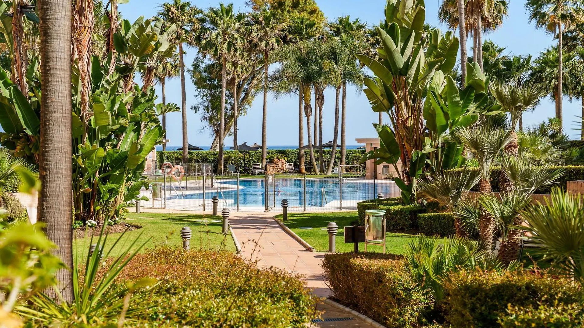 Seafront Bahia De La Plata Apartment Estepona